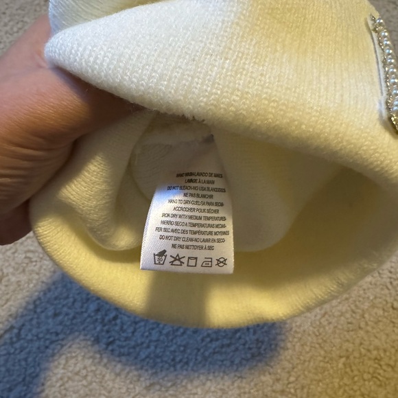 Mrs. Beanie - Picture 4 of 5